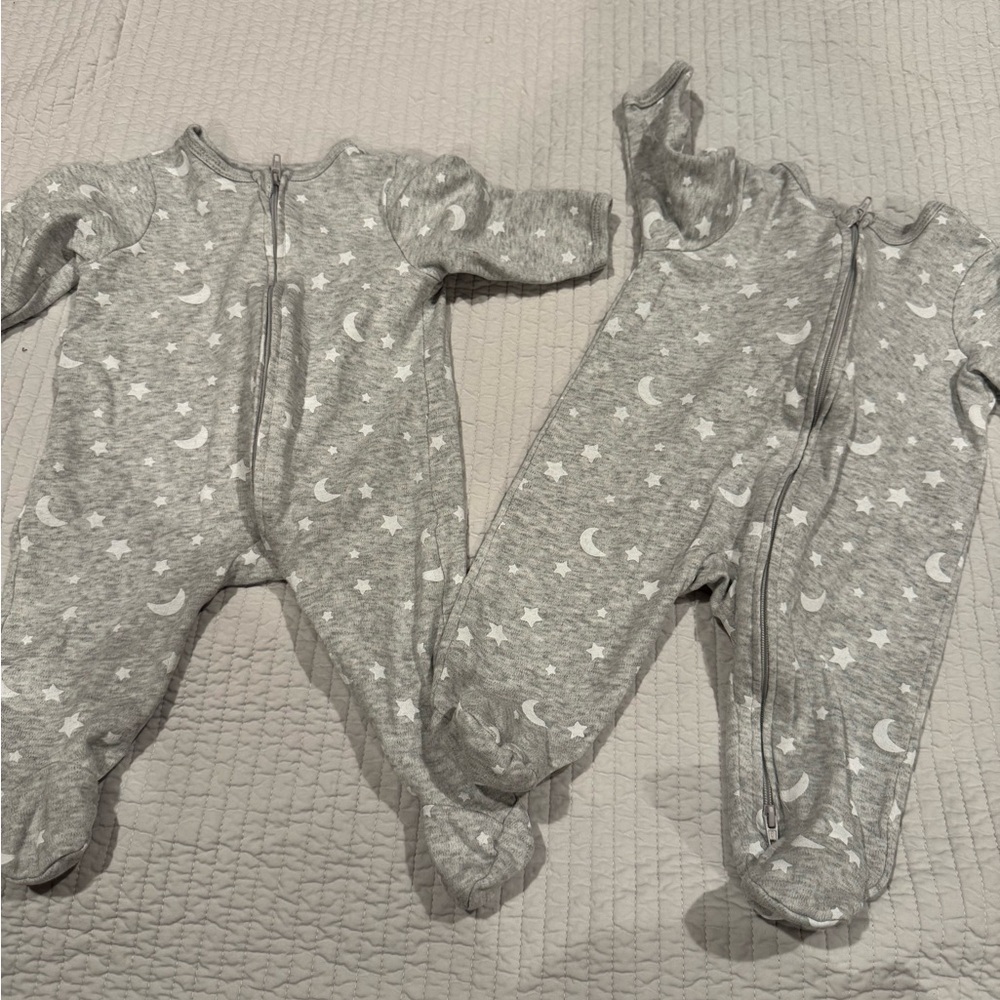 Little me footsies for my twin moms with little hat 🩷🍼🍼